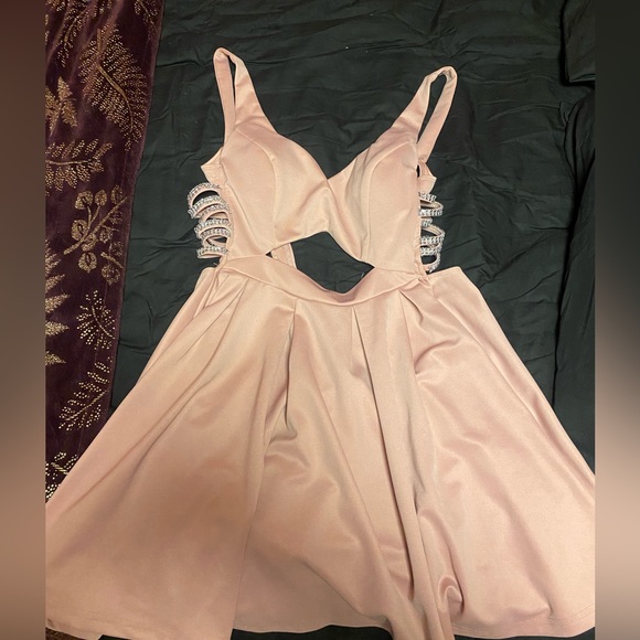 Worn once, very good condition. - Picture 3 of 3